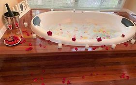 Amore On Buderim Rainforest Cabins