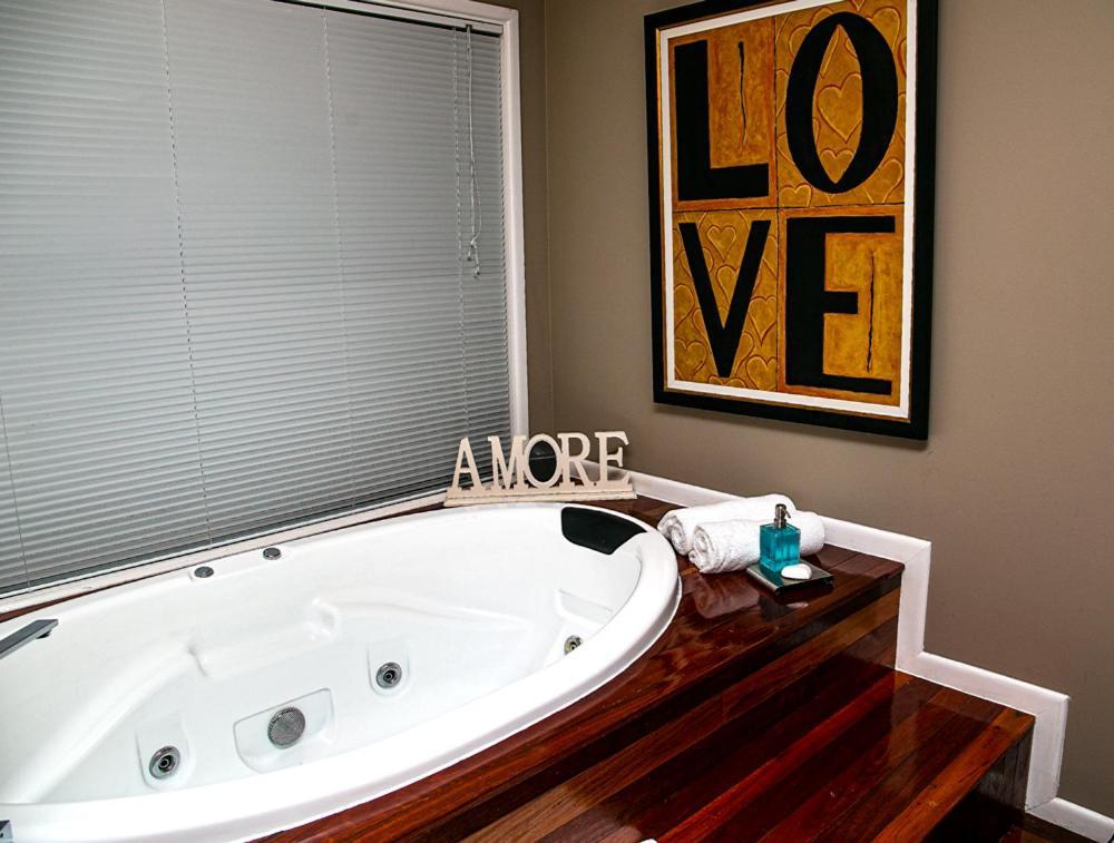 Amore On Buderim Rainforest Cabins Sunshine Coast Exterior photo