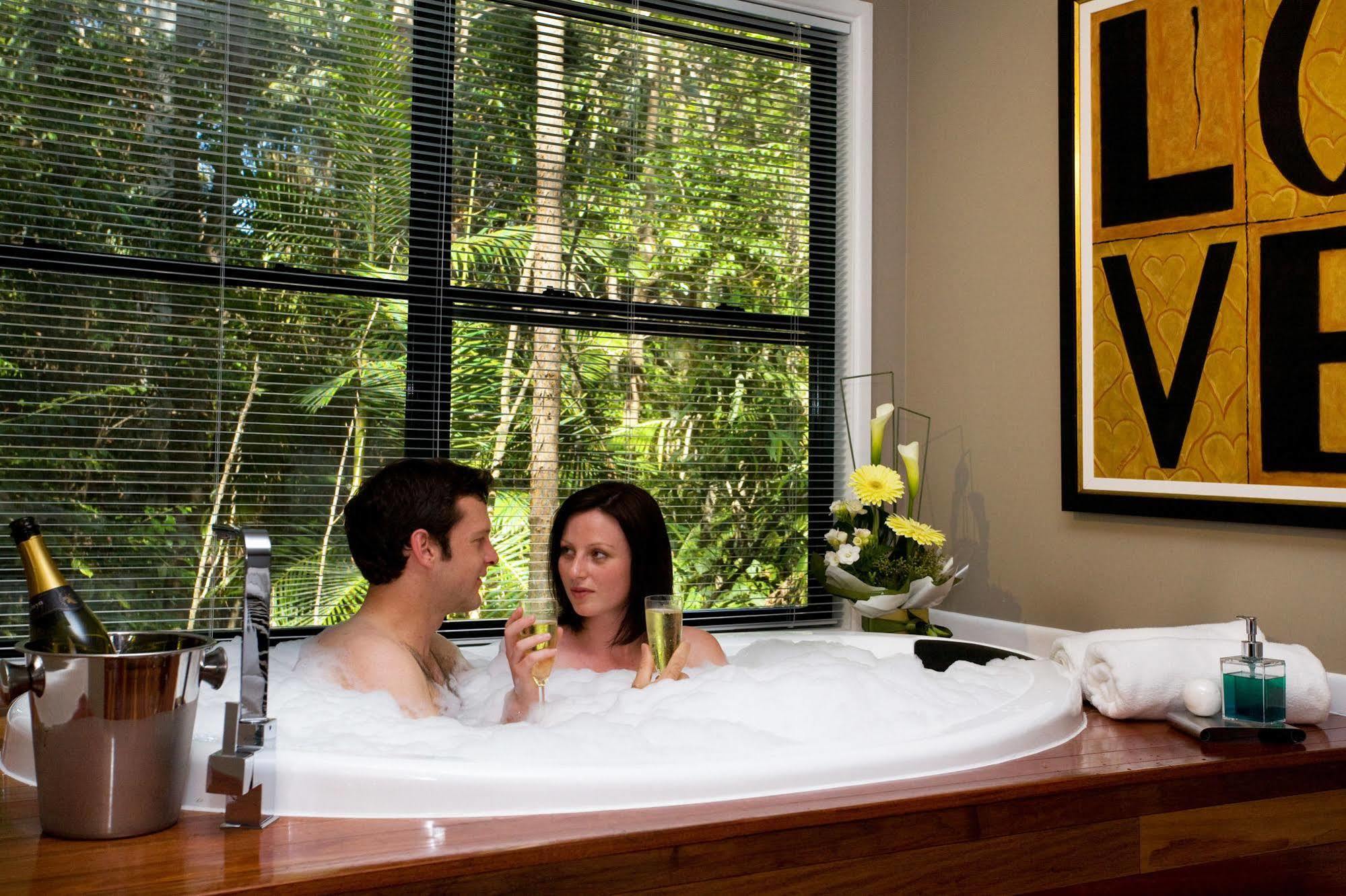 Amore On Buderim Rainforest Cabins Sunshine Coast Exterior photo